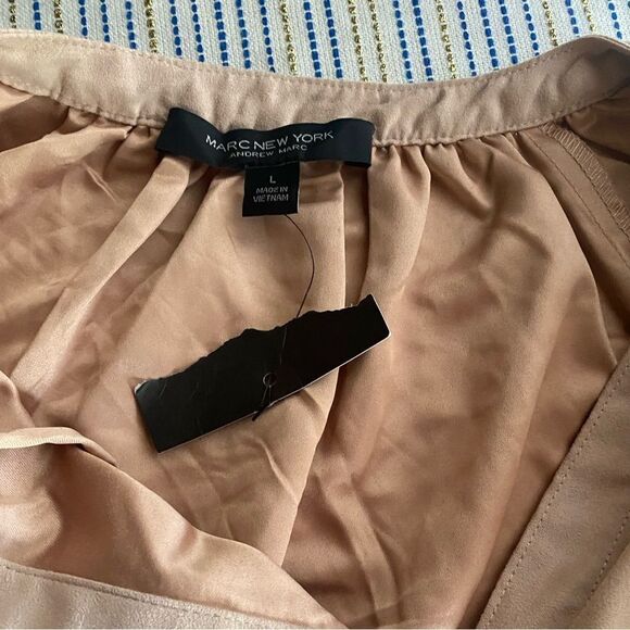 Marc New York suede blouse with covered buttons size large - Picture 8 of 9